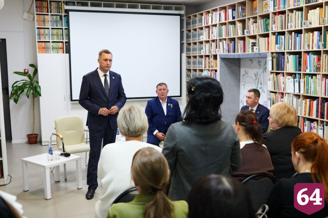 Саратовский губернатор наградил участника СВО
