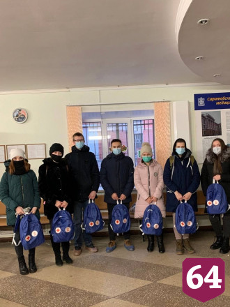 Волонтерам для борьбы с коронавирусом выдали удобные рюкзаки