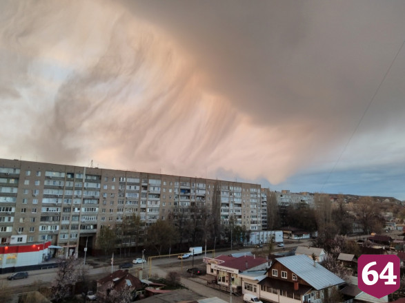 Жителей Саратова поразили странные облака над городом