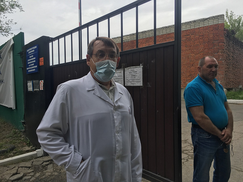 В Саратове врачей госпиталя для больных коронавирусом взяли под охрану