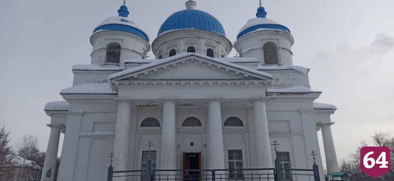 В храме под Саратовом после отпевания сгорели 10 икон