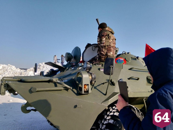 На саратовской «Лыжне России» фурор произвела лихая казачка с шашкой