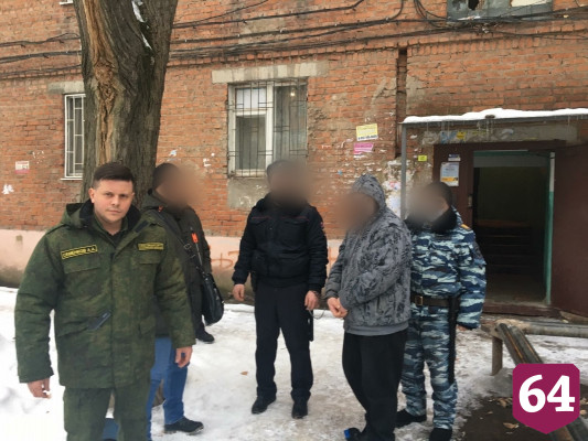 Житель Энгельса пытался сжечь тела двух убитых мужчин в квартире