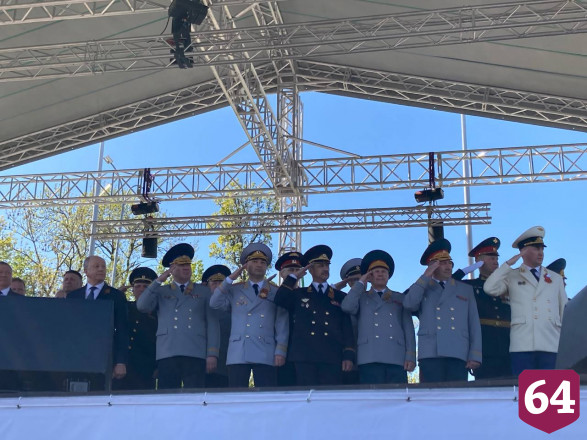В Саратове состоялось торжественное прохождение войск в честь Дня Победы