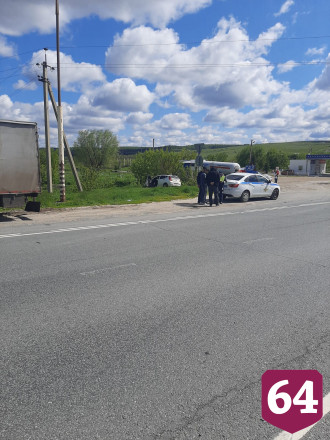 На саратовской трассе иномарка с автоледи протаранила фуру