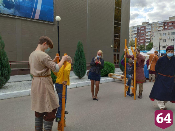 В центре Саратова устроили средневековые бои 