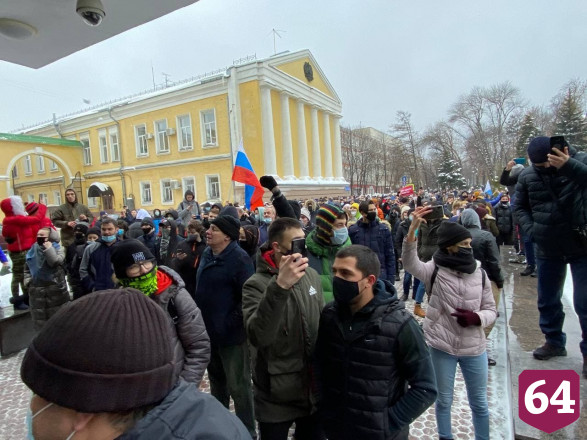 Участники митинга Навального штурмовали Саратовскую областную думу