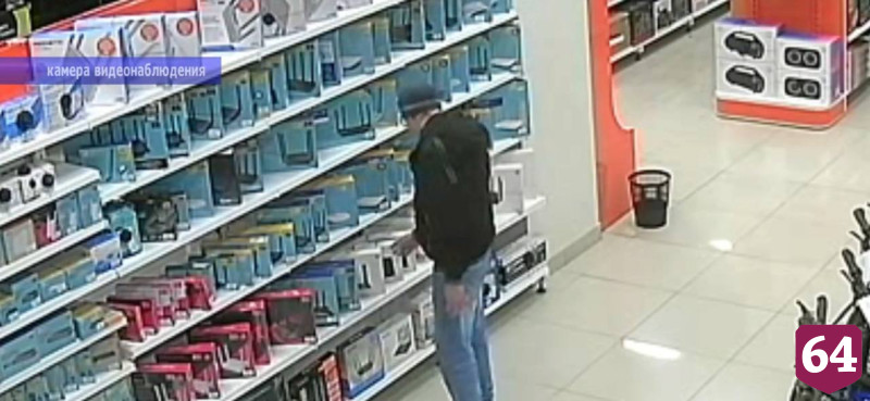 Серийный похититель техники из магазина в Энгельсе попал на камеры