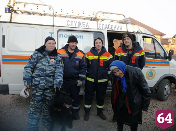 В Энгельсе спасатели нашли пропавшую старушку