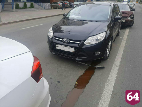 Водитель «Приоры» пострадал в массовой аварии в центре Саратова