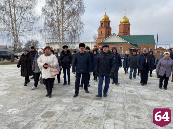 Радаев поручил обследовать разрушающуюся набережную Волги