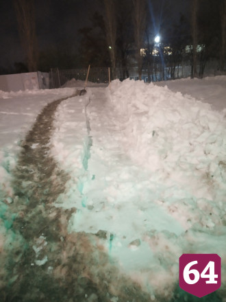 Житель Саратова чистит улицы от снега «из любви к городу»