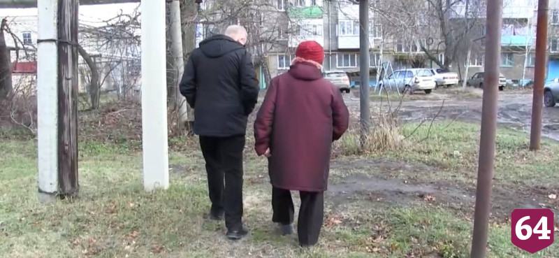 Пенсионерка отдала курьеру мошенников отложенные на ремонт деньги