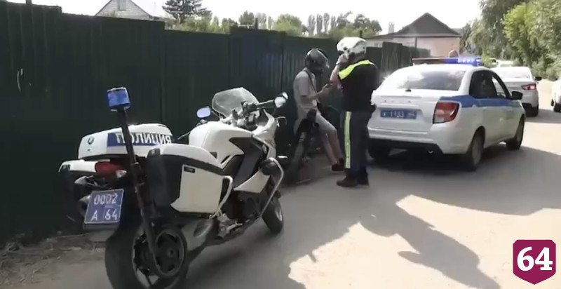 В Саратове полицейские преследовали подростка-нарушителя на питбайке 