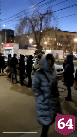 Жители Солнечного провели вечер в огромной очереди на маршрутку