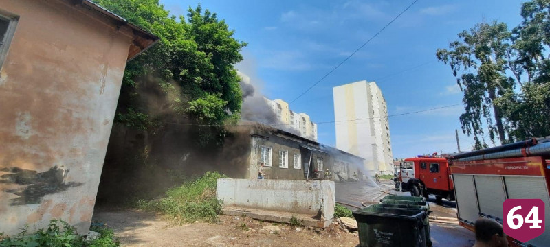 В Саратове горел цех по фасовке гречки