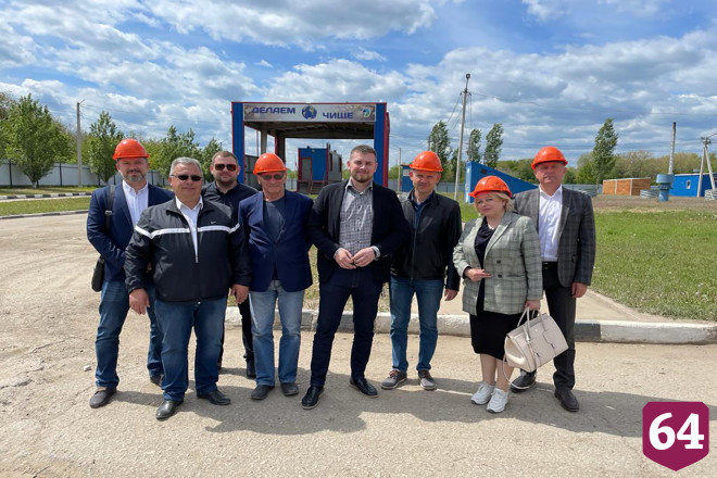Саратовский завод по сортировке мусора посетила делегация из Волгограда