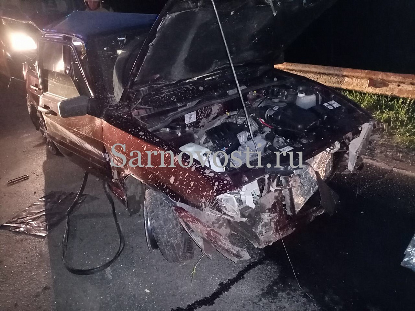 Пассажиры бросили умирать водителя после ДТП с отбойником под Саратовом