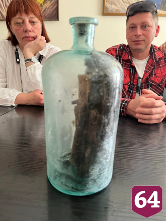 Семья нашла бутыль со свитками на берегу Волги в Саратове 