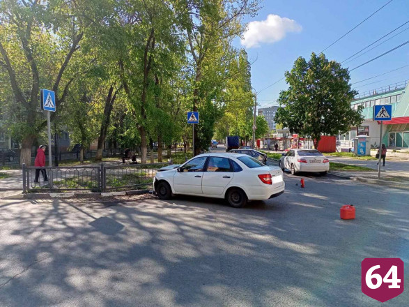 В столкновении легковушек на Ломоносова разбилась автоледи