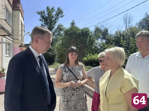 В поселке под Энгельсом благоустраивают дворы