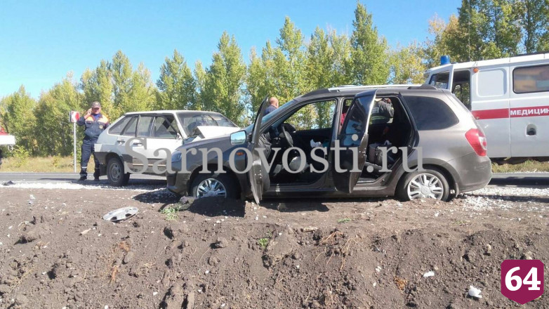 В лобовом столкновении под Саратовом разбились 3 женщины