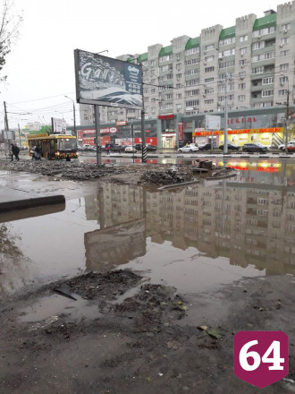 Жителям Энгельса пообещали построить на затопленной улице колодец 