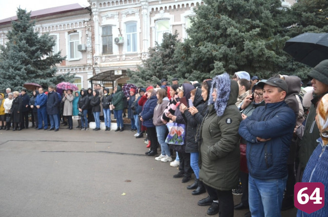 Мобилизованных саратовцев на проводах благословляли священники и имамы