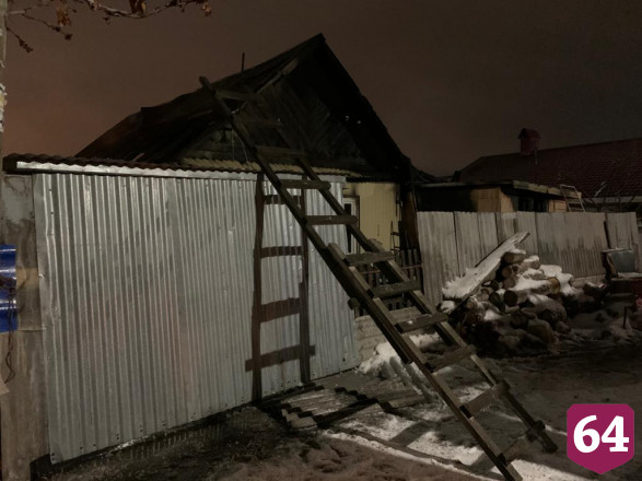 Житель Саратова не смог спасти мать из полыхающего дома 
