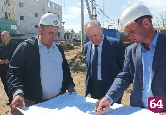 Губернатор указал на нерасторопность подрядчика дома для врачей 