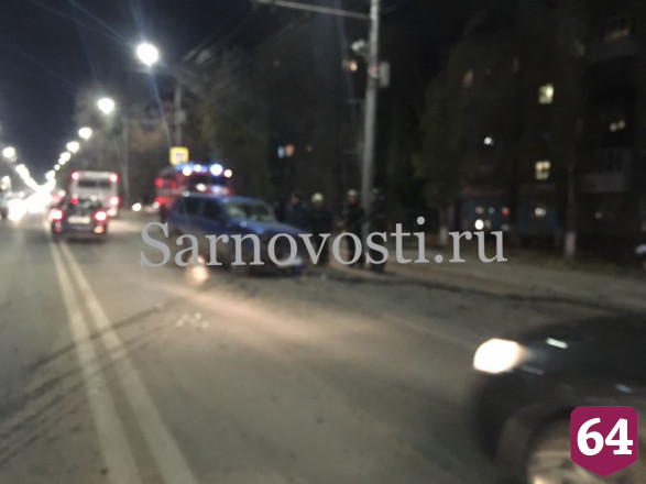 В Саратове пьяный водитель внедорожника протаранил машины