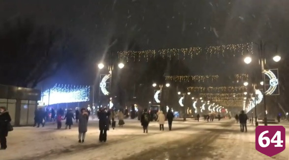 На площади перед саратовским цирком появился 5-метровый самовар