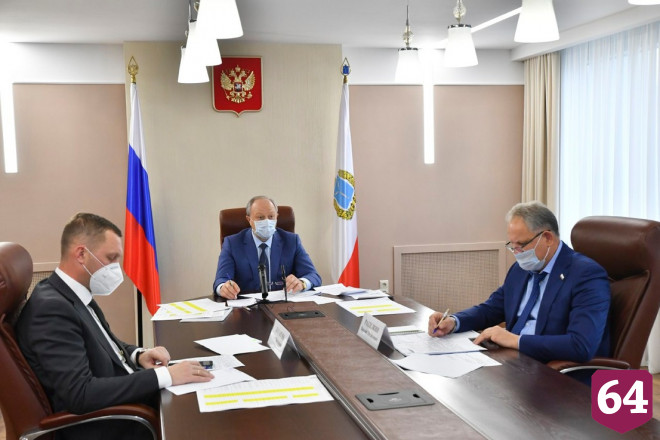 Губернатор потребовал завершить ремонт саратовских дорог за месяц