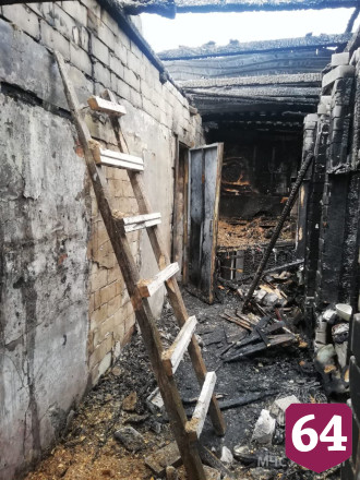 В Саратове семья успела выбежать из горящего дома 