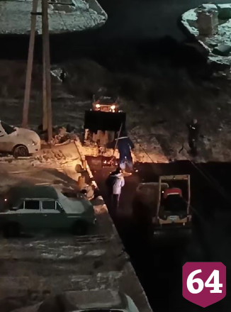 Под Саратовом асфальт клали на слой снега