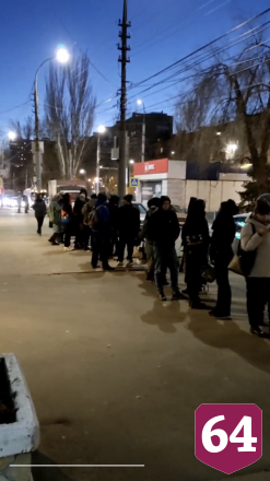 Жители Солнечного провели вечер в огромной очереди на маршрутку