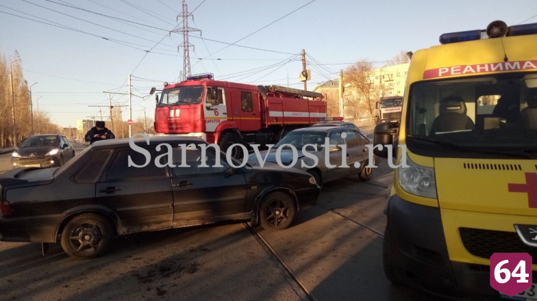 В Саратове после столкновения на Азина госпитализирована горожанка