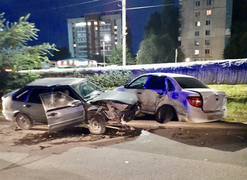 В Саратове водитель без прав устроил ДТП и покалечил пассажирок