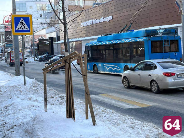 В центре Саратова из-за обрыва проводов встали троллейбусы