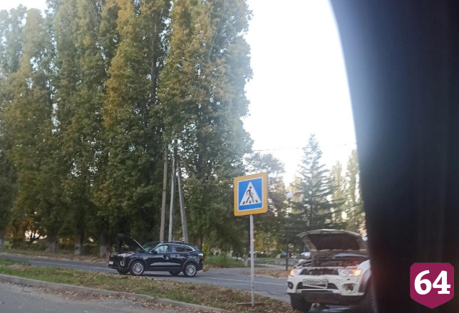 Женщина пострадала при опрокидывании кроссовера в Саратовской области