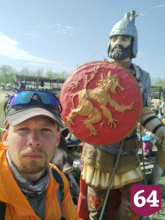 Спасатель в честь Дня Победы пробежал из Саратова в Волгоград