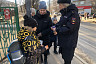 В Саратове сотрудники ГИБДД дарили детям световозвращатели