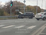Кроссовер улетел в отбойник в ДТП на улице Усть-Курдюмской