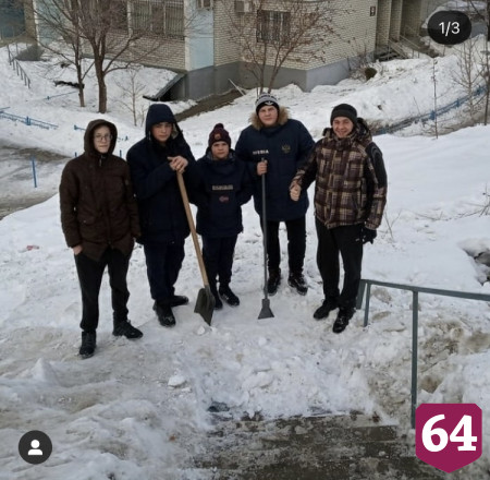 В Саратове инвалид бесплатно чистит снег на улицах