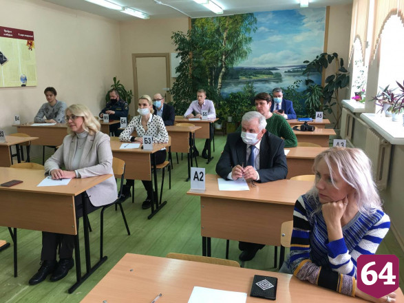 В Саратове родители выпускников сдали ЕГЭ
