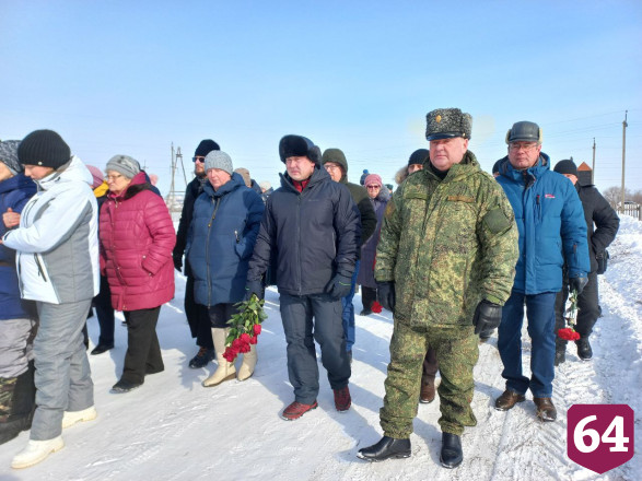 Под Саратовом простились с бойцом спецоперации