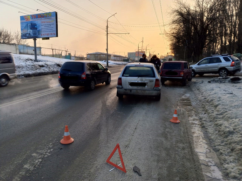 В Саратове водитель иномарки травмировал пешехода