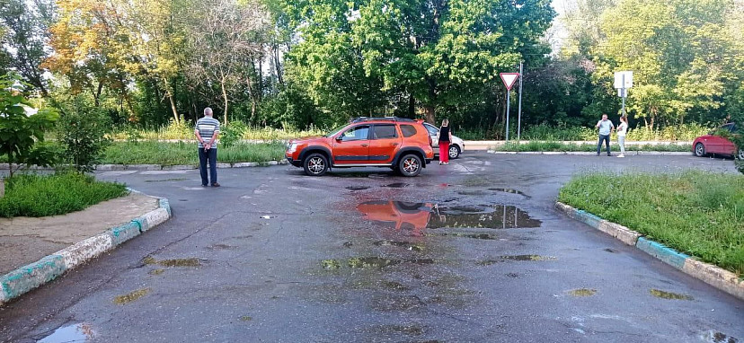 Водитель кроссовера попал в больницу после ДТП с малолитражкой