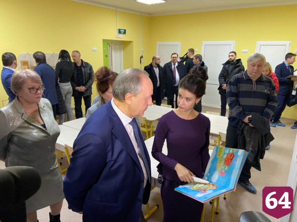 В Энгельсе по нацпроекту завершили строительство самого большого детсада  