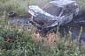 Легковушка перевернулась в поле под Саратовом и загорелась